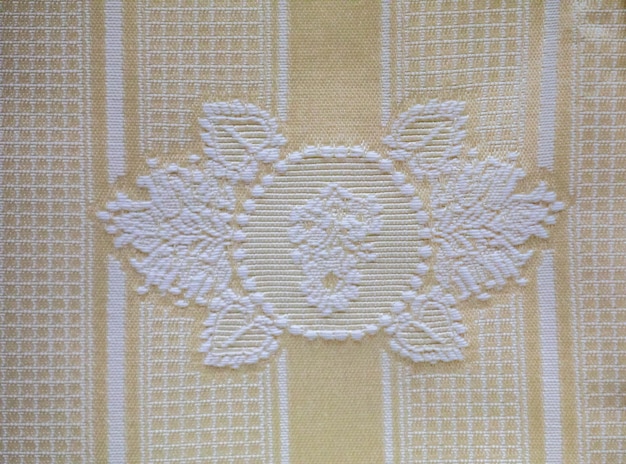 detail vyšívaného ornamentu